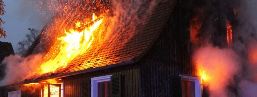 Feuer in einem leer stehenden Wohngebäude