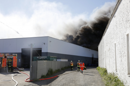 Großbrand in Offenbacher Recycling Betrieb
